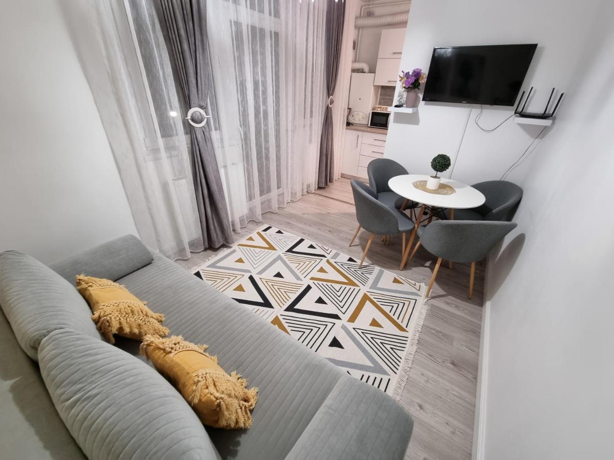 Ra Apartment - Ared Орадеа Екстериор снимка