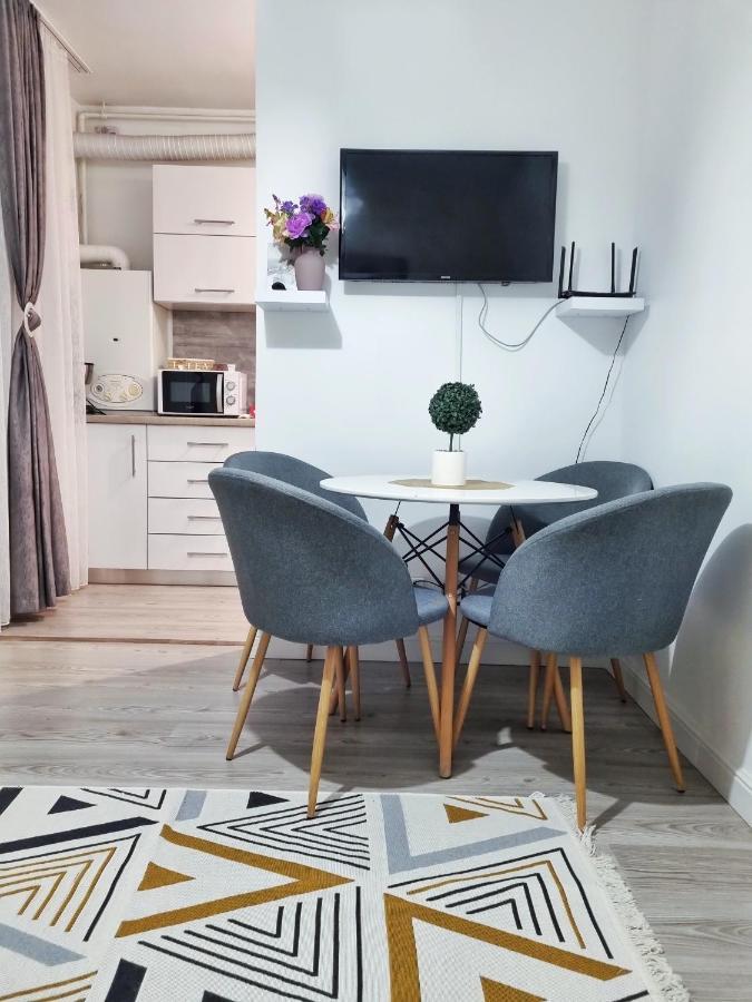 Ra Apartment - Ared Орадеа Екстериор снимка